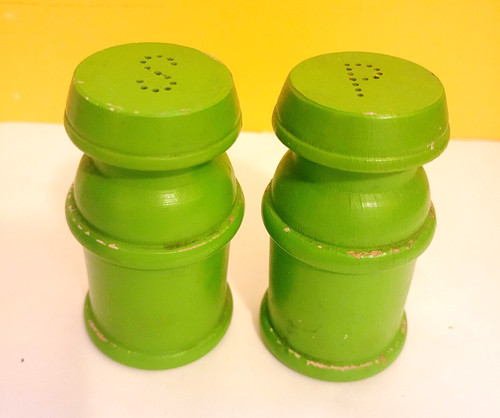 Green painted carved wood salt - green,